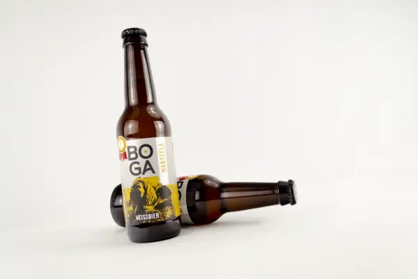 Caja regalo Musuka "La Barbacoa" que contiene: barbacoa portátil Gentlemen’s Hardware, set de herramientas para barbacoa, botellas de cerveza Boga, crackers artesanales Lady Joseph