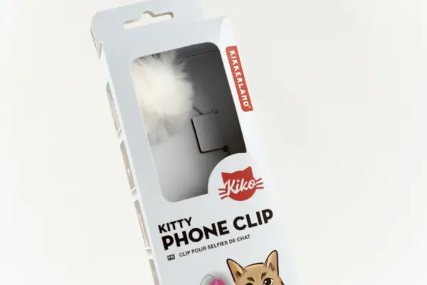 Caja regalo Musuka "La Gata Lola" que contiene: juguete con Catnip, Clip con forma de pompón para el móvil, peluche relajante para gatos, imanes para nevera con forma de culitos de gatos