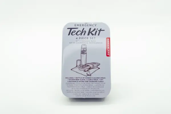 Caja regalo Musuka "Márcate un triple" que contiene: kit de cultivo de cactus, bloc de notas con canasta, set de dos bolígrafos de tinta negra, cuaderno de bolsillo, lápiz plantable, kit de reparación tecnológico, soporte para móviles con diseño de caballete