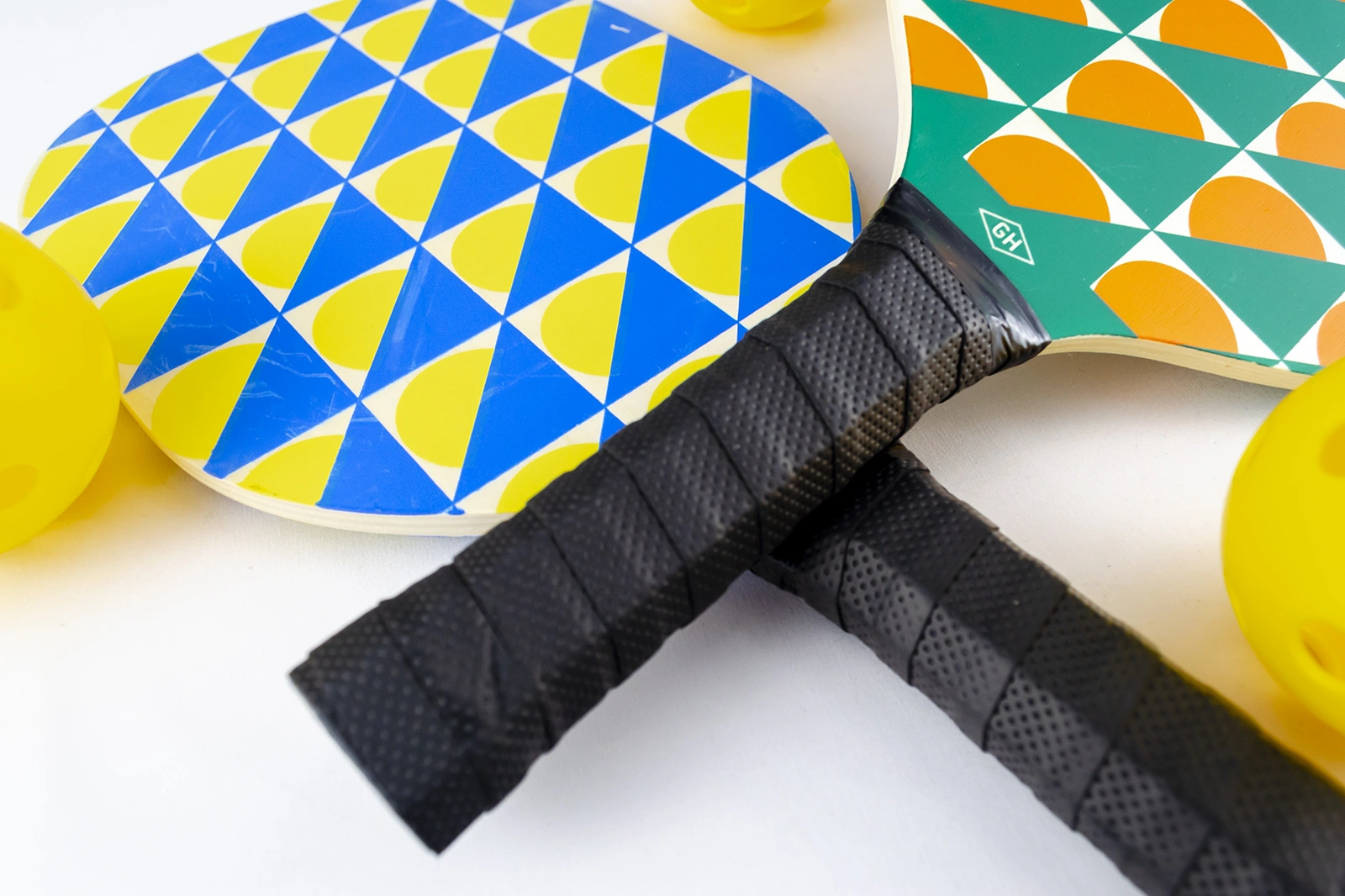 Palas y pelotas de pickleball Gentlemen's Hardware, set deportivo para jugar con amigos. Regalo para deportistas que disfrutan de los juegos al aire libre.