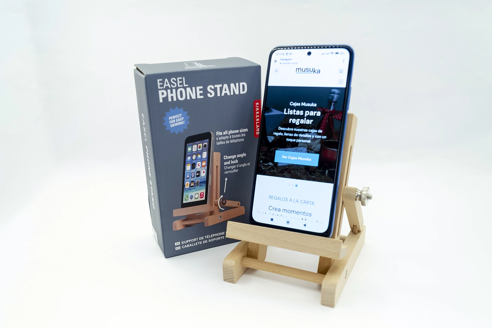 Soporte para móvil Kikkerland con forma de caballete y puerto de carga USB, accesorio práctico para el escritorio. Regalo original para estudiantes y amantes de la tecnología.