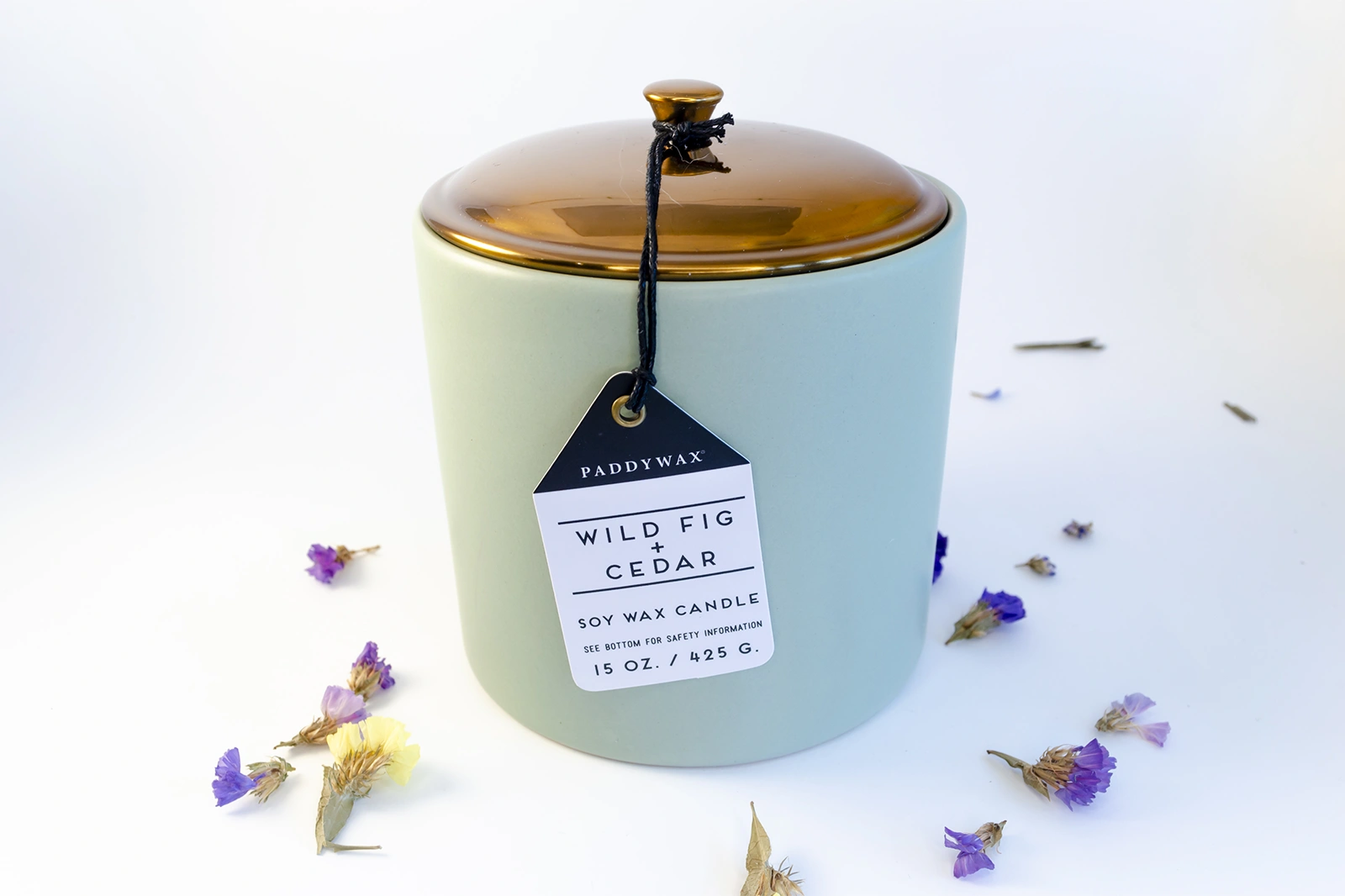 Vela aromática grande Paddywax de higo silvestre y cedro, de color verde con tapa dorada